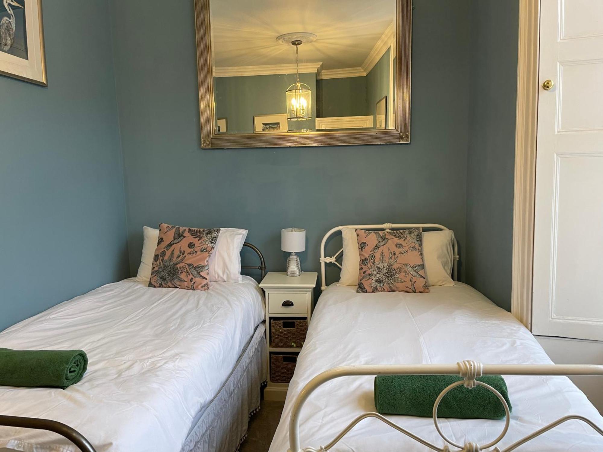 The Pickwick House 2 Bedroom Free Parking Бат Екстер'єр фото